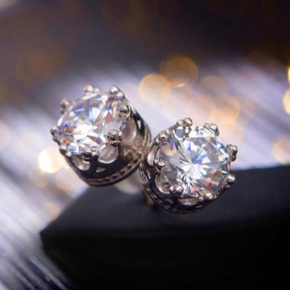 Austrian cubic zirconia crystal stud earrings. - Picture 5 of 6
